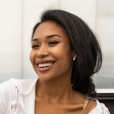 Helene Bayombi